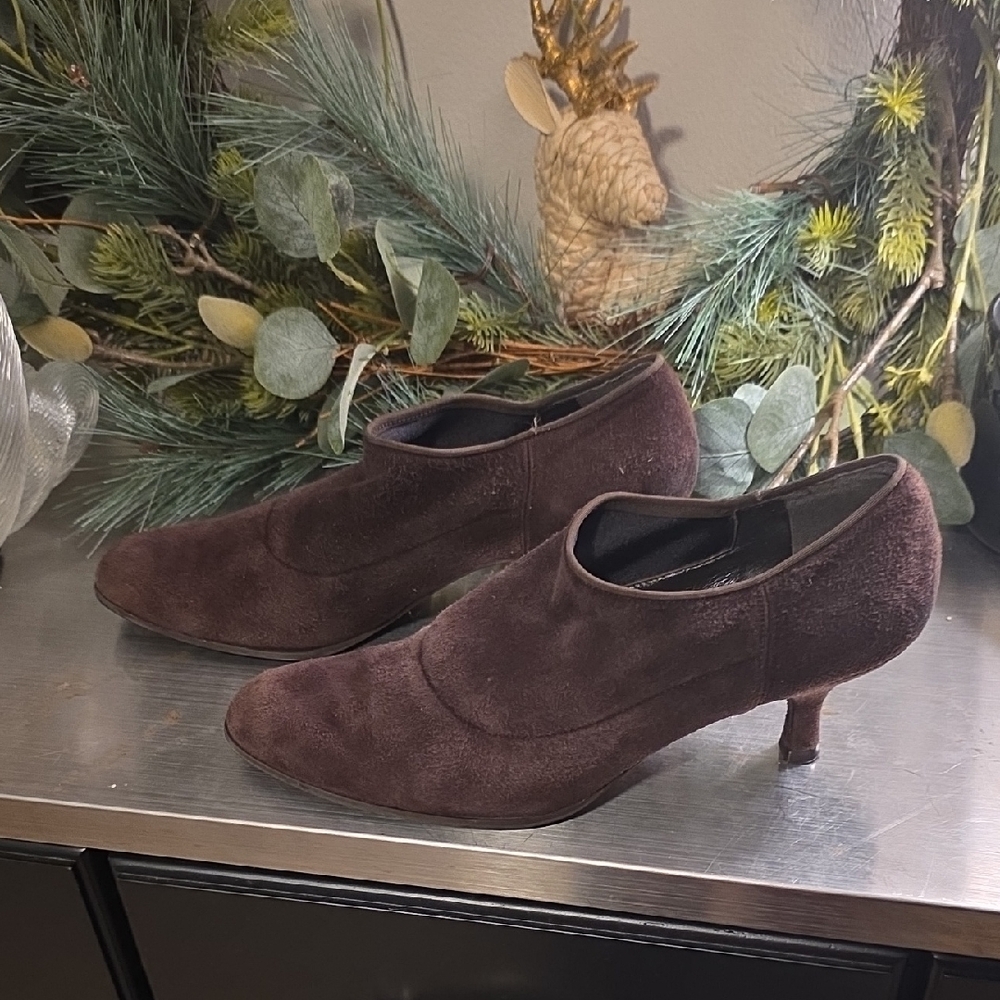 Stuart Weitzman Dark Brown Suede Heels